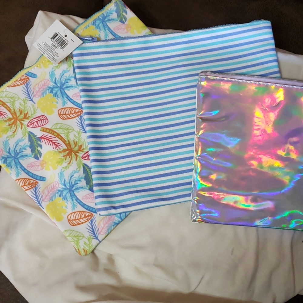 3 cosmetic and bath item travel bags